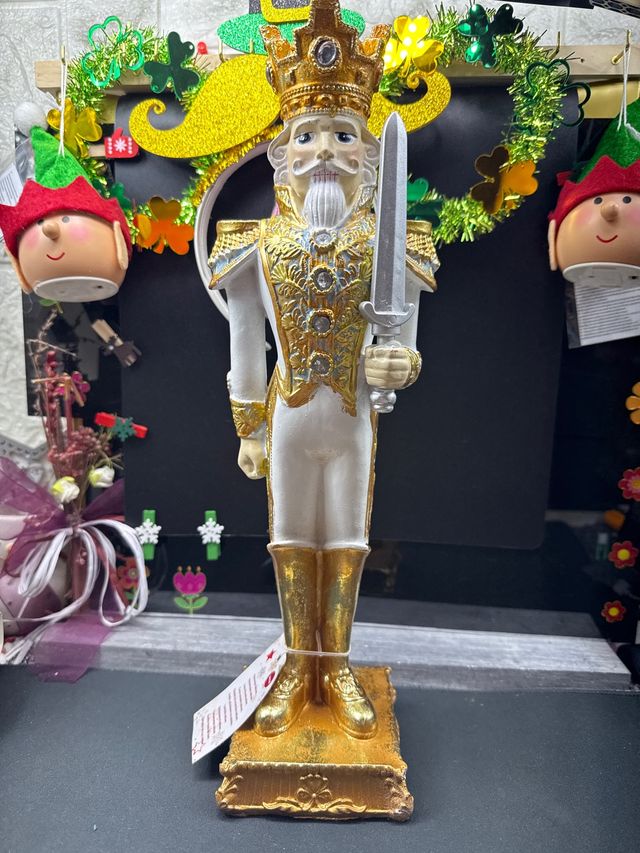 Cascanueces Rey Dorado y Blanco