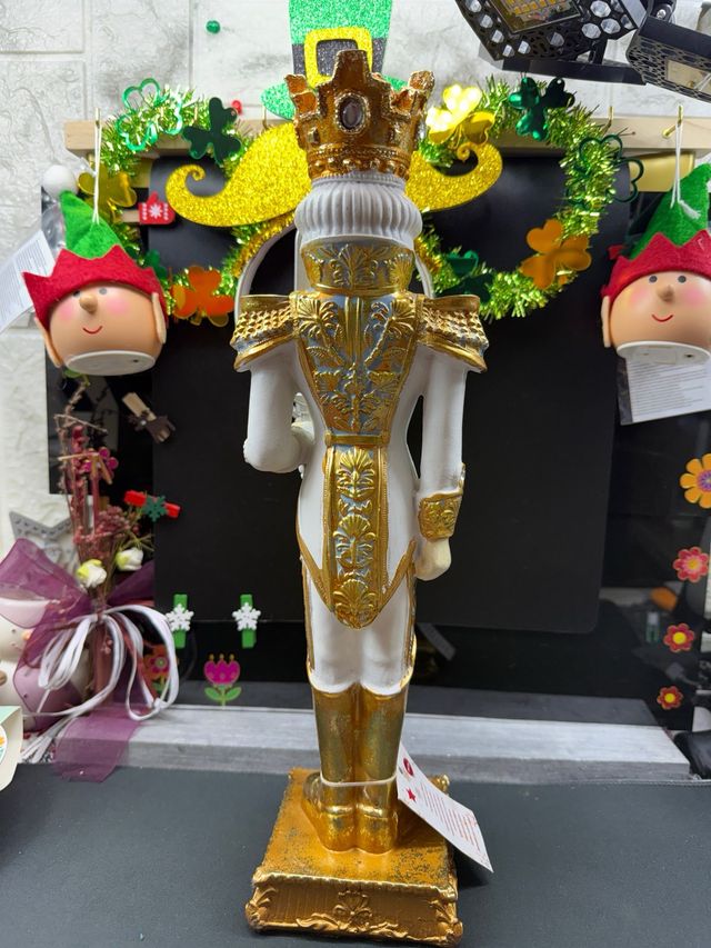 Cascanueces Rey Dorado y Blanco