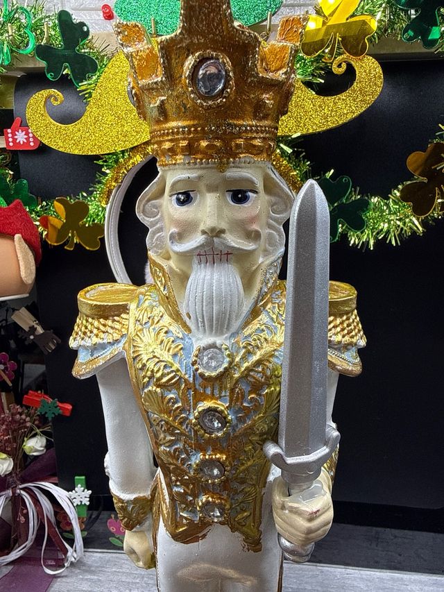 Cascanueces Rey Dorado y Blanco