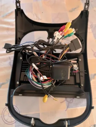 Pantalla Peugeot 206 con marco