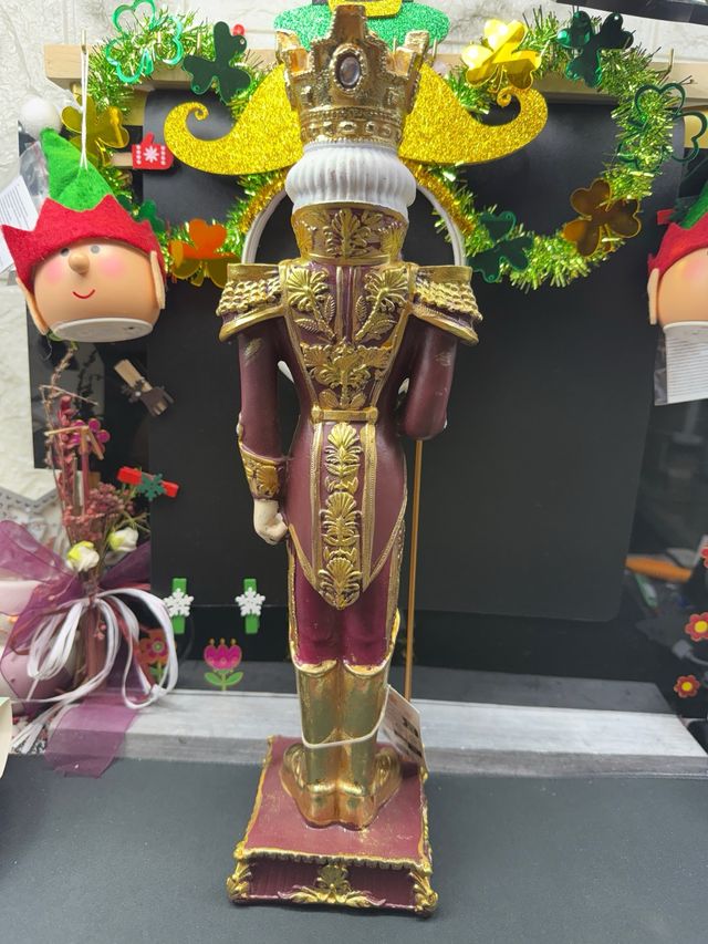 Cascanueces Rey Dorado y Rojo