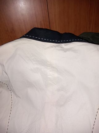 110- Chaqueta beige y negro, con rayas