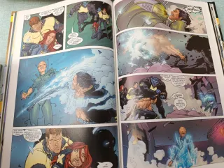 Dos tomos New X-Men de Grant Morrison