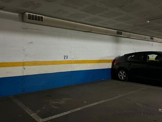 Garaje en venta en Pubilla Cases en Hospitalet de Llobregat, L´