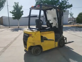Carretilla elevadora eléctrica Hyundai