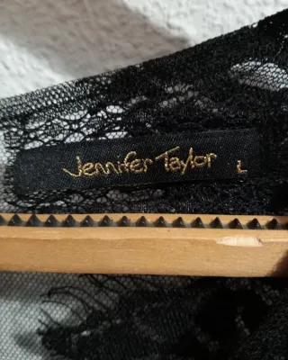 Blusa encaje marca Jennifer Taylor