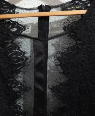 Blusa encaje marca Jennifer Taylor