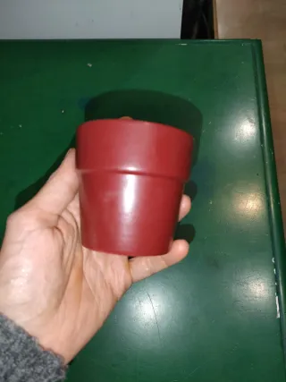 Piccolo vaso rosso in ceramica