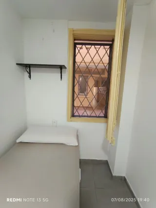 Habitación para personas sola con trabajo