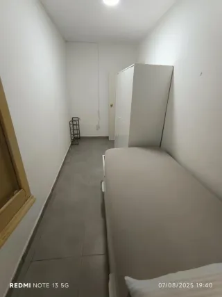 Habitación para personas sola con trabajo