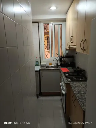 Habitación para personas sola con trabajo