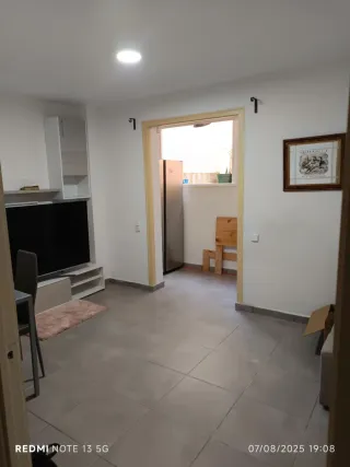 Habitación para personas sola con trabajo