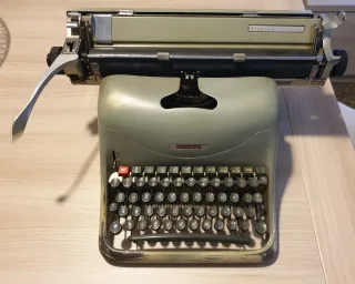 Máquina de escribir Hispano Olivetti Lexicon 80