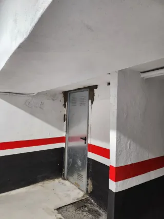 Mungia. Se alquila garaje para moto + trastero