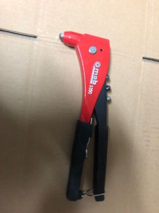 Remachadora MOB 9350