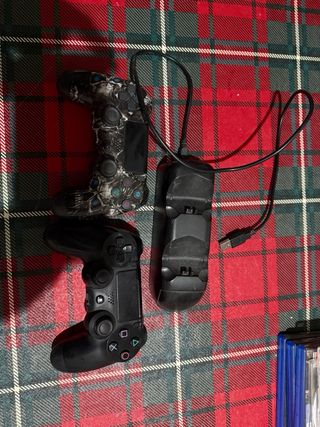 PS4 (PlayStation 4) con 12 giochi e 2 controller