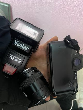 Cámara Nikon F-801s + Objetivo + Flash Vivitar