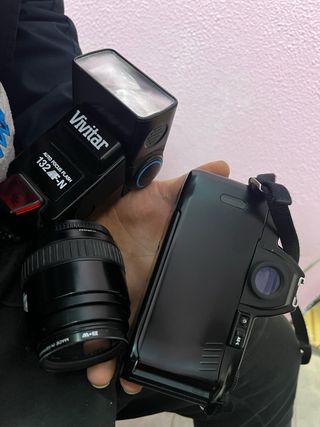 Cámara Nikon F-801s + Objetivo + Flash Vivitar