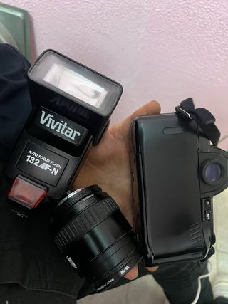 Cámara Nikon F-801s + Objetivo + Flash Vivitar