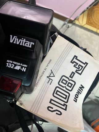 Cámara Nikon F-801s + Objetivo + Flash Vivitar