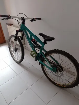 Bicicleta Freeride/DH Commençal furius