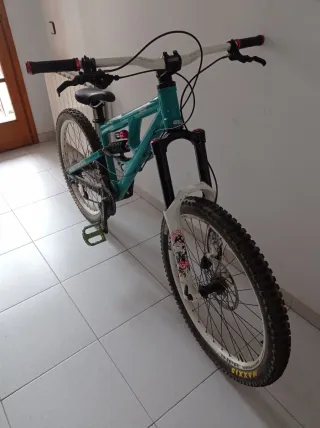 Bicicleta Freeride/DH Commençal furius
