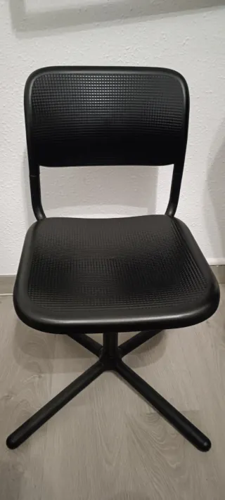 Silla giratoria Ikea negra
