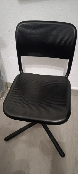 Silla giratoria Ikea negra