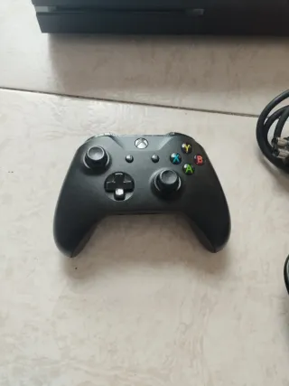 Consola PlayStation 4 Negra + Xbox 360