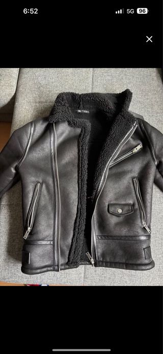 Cazadora negra con forro de borreguito