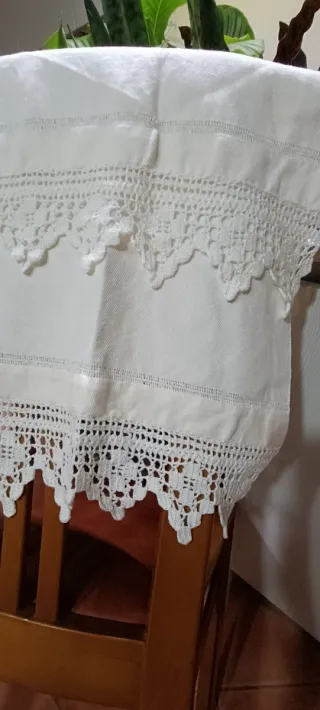 Asciugamano antico fatto a mano con pizzo