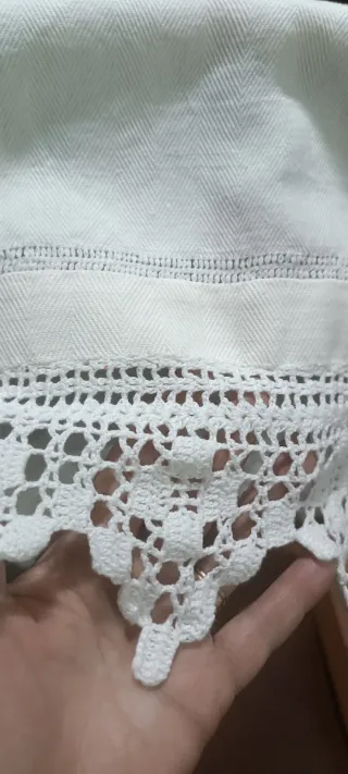 Asciugamano antico fatto a mano con pizzo