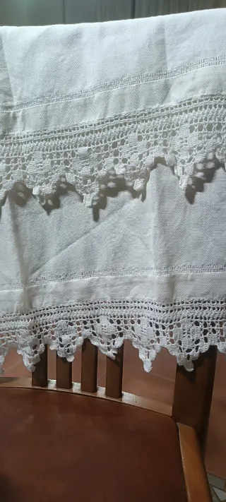 Asciugamano antico fatto a mano con pizzo