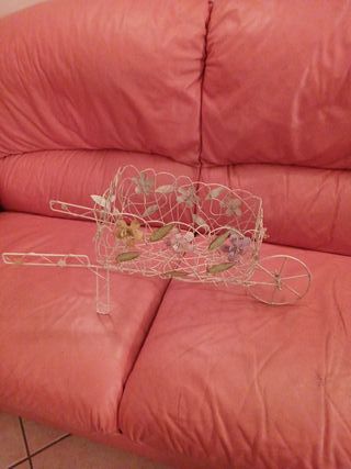 Cariola decorativa in metallo