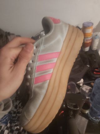 Zapatillas Adidas grises y rosas