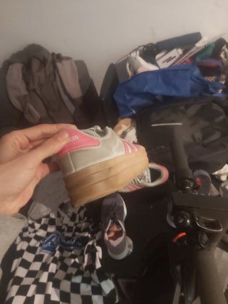 Zapatillas Adidas grises y rosas