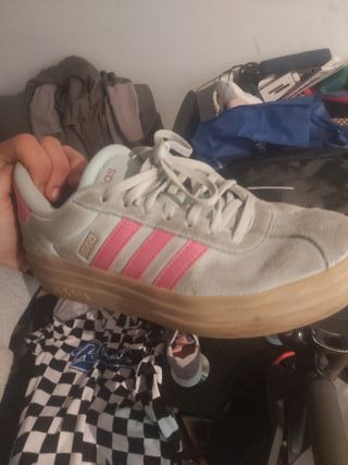 Zapatillas Adidas grises y rosas
