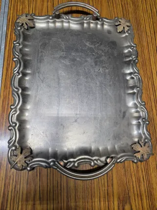 Bandeja decorativa con hojas