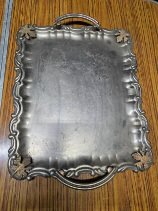 Bandeja decorativa con hojas