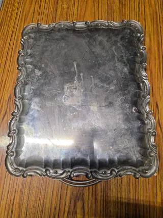 Bandeja decorativa con hojas