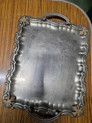 Bandeja decorativa con hojas