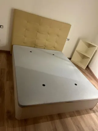 Canapé y Colchón Blanco y Marrón