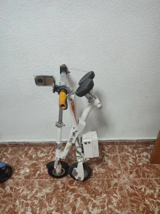 Patin eléctrico plegable blanco
