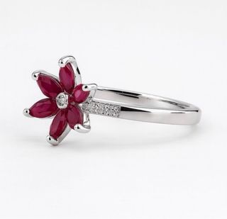Anillo de Plata con Rubíes Mozambique Flor