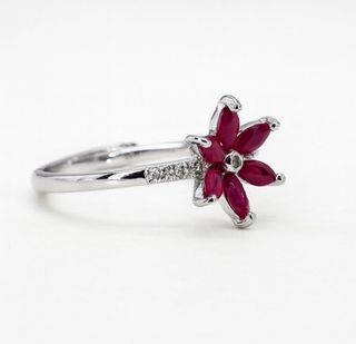Anillo de Plata con Rubíes Mozambique Flor