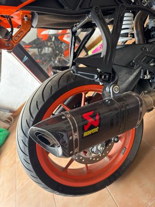 KTM RC Naranja y Blanca 125cc 3300 KLM año 2019