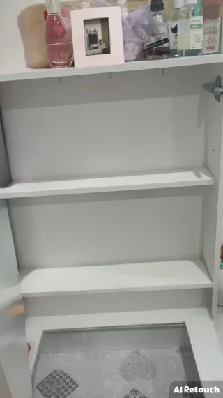 Tocador de maquillaje blanco