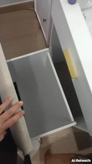 Tocador de maquillaje blanco