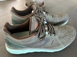 Zapatillas Kalenji grises y verdes