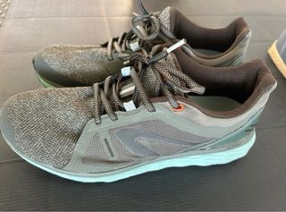 Zapatillas Kalenji grises y verdes